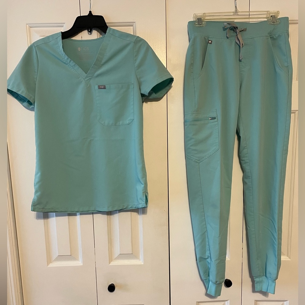 FIGs Scrub Set